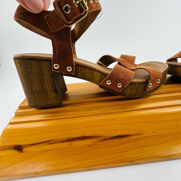 Topshop Brown Sandals Wooden Heel Brass Hardware
I WELCOME OFFERS - Picture 6 of 15